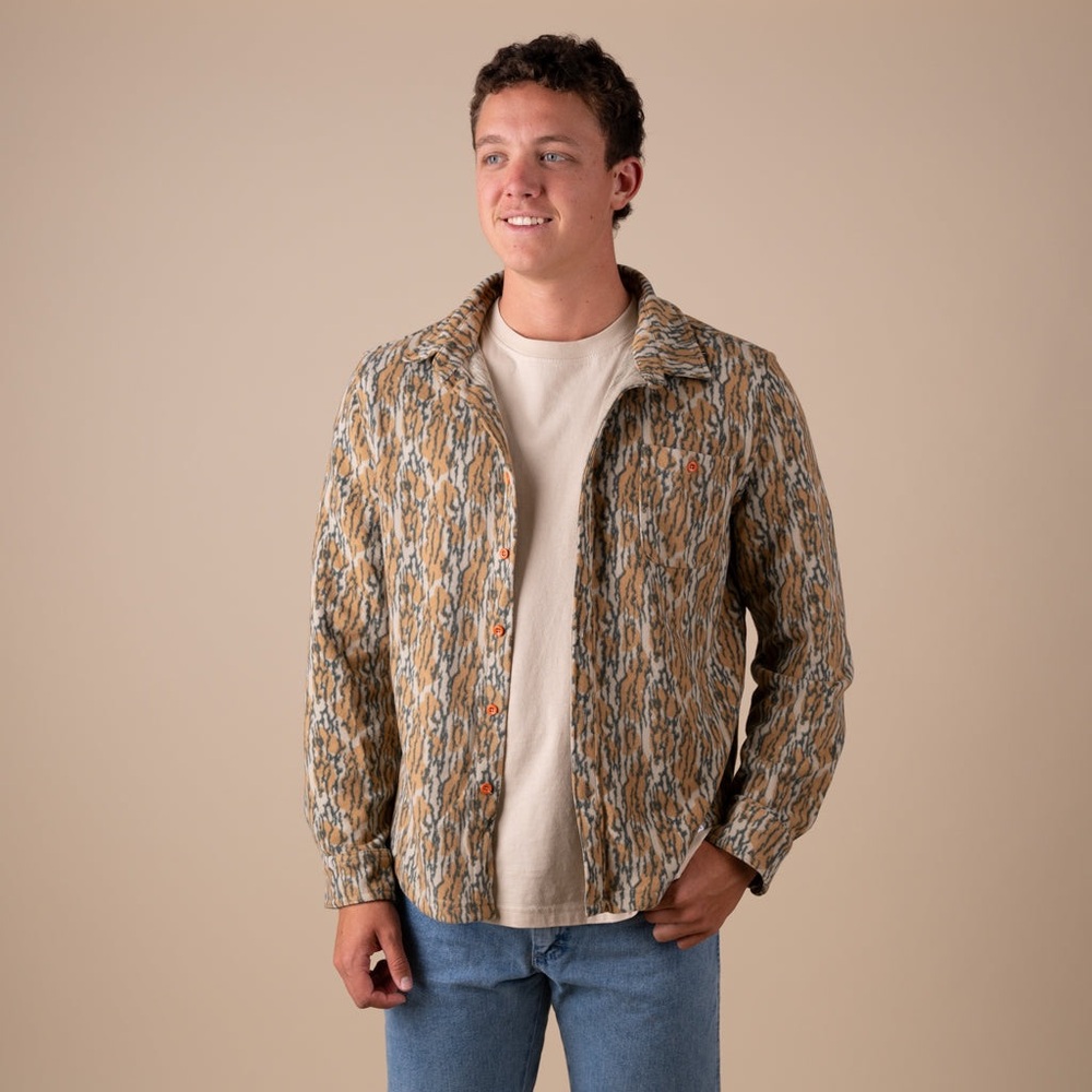 Simply Southern Men’s Brushed Fleece Shacket in Camo Tree Print Size Medium NWT